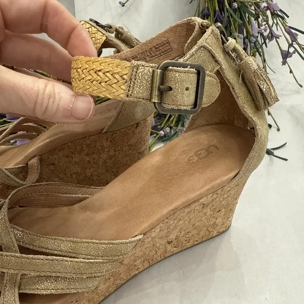 UGG Womens Sz 8.5 Lillie Gold Suede Metallic Wedge Sandal Boho Cottageco… - Picture 2 of 12